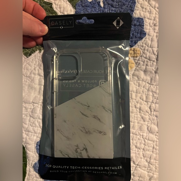 CASELY | Let's Split | Half White Clear Marble Clear Case | iPhone 12 / 12 Pro - Picture 7 of 9